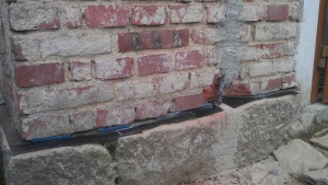 Vybrané ukázky z realizace sanace a izolace zdiva řetězovou pilou