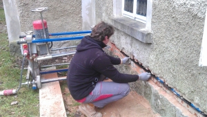 Vybrané ukázky z realizace sanace a izolace zdiva řetězovou pilou